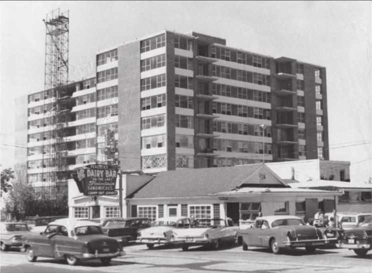 Wilmette_IL_Peacocks_Dairy_Bar.jpg