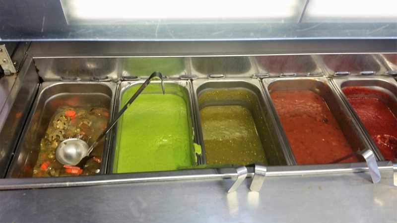 El Rey del pollo asada salsa bar 2.jpg