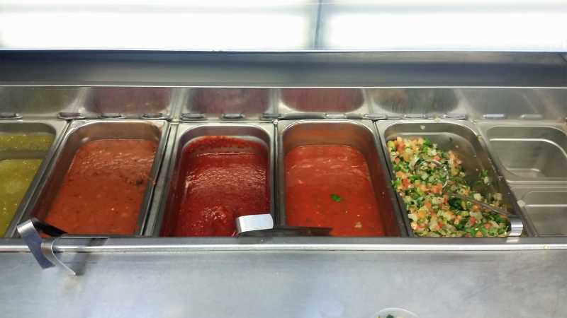 El Rey del pollo asado salsa bar 1.jpg