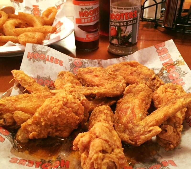 HootersLTH1.jpg